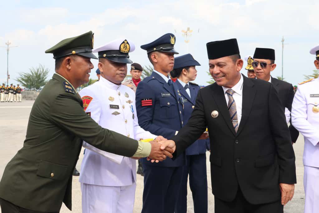 Gubernur Ansar Hadiri Upacara HUT ke-80 TNI di Tugu Sirih Tanjungpinang