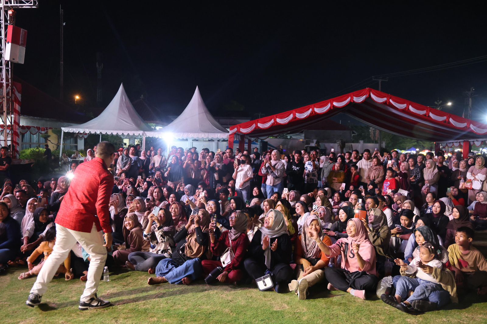 Ribuan Warga Padati Malam Ramah Tamah HUT ke-80 RI di Gedung Daerah Kepri