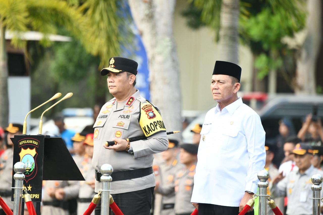 Gubernur Ansar dan Wagub Nyanyang Hadiri Apel Gelar Pasukan Operasi Ketupat Seligi 2026 di Polda Kepri