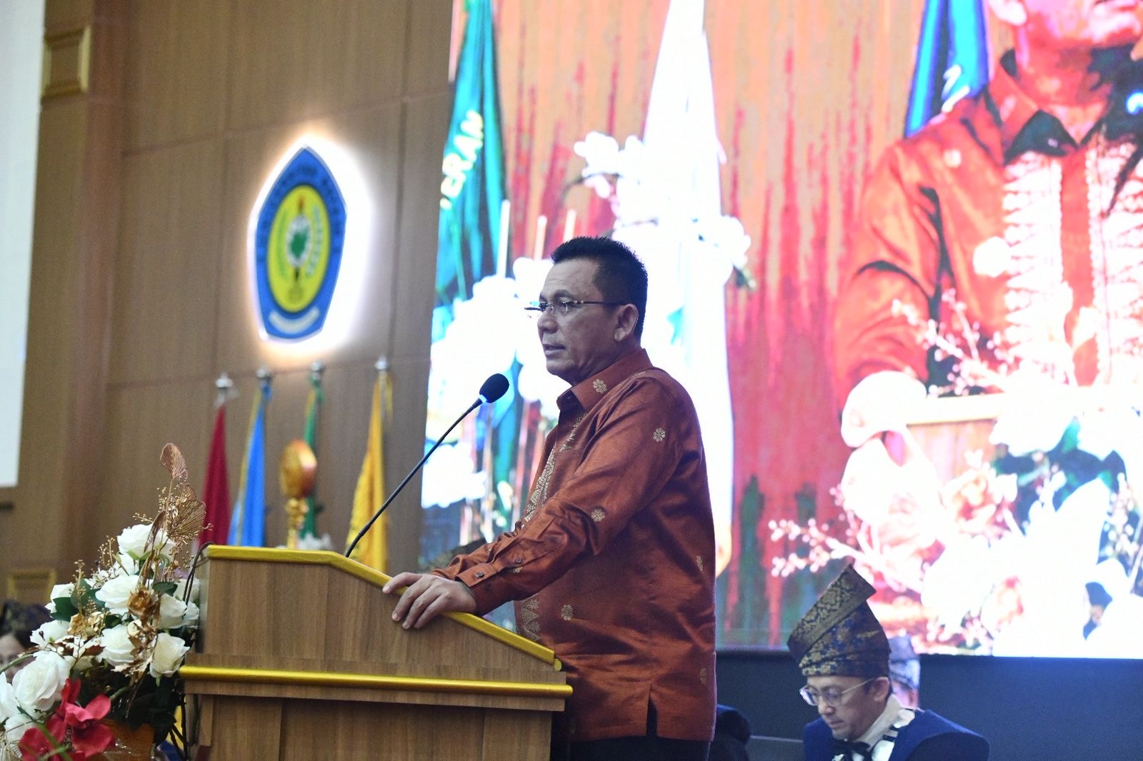 Gubernur Ansar Hadiri Wisuda XXII UNIBA, Ajak Lulusan Jadi SDM Unggul Berdaya Saing Global