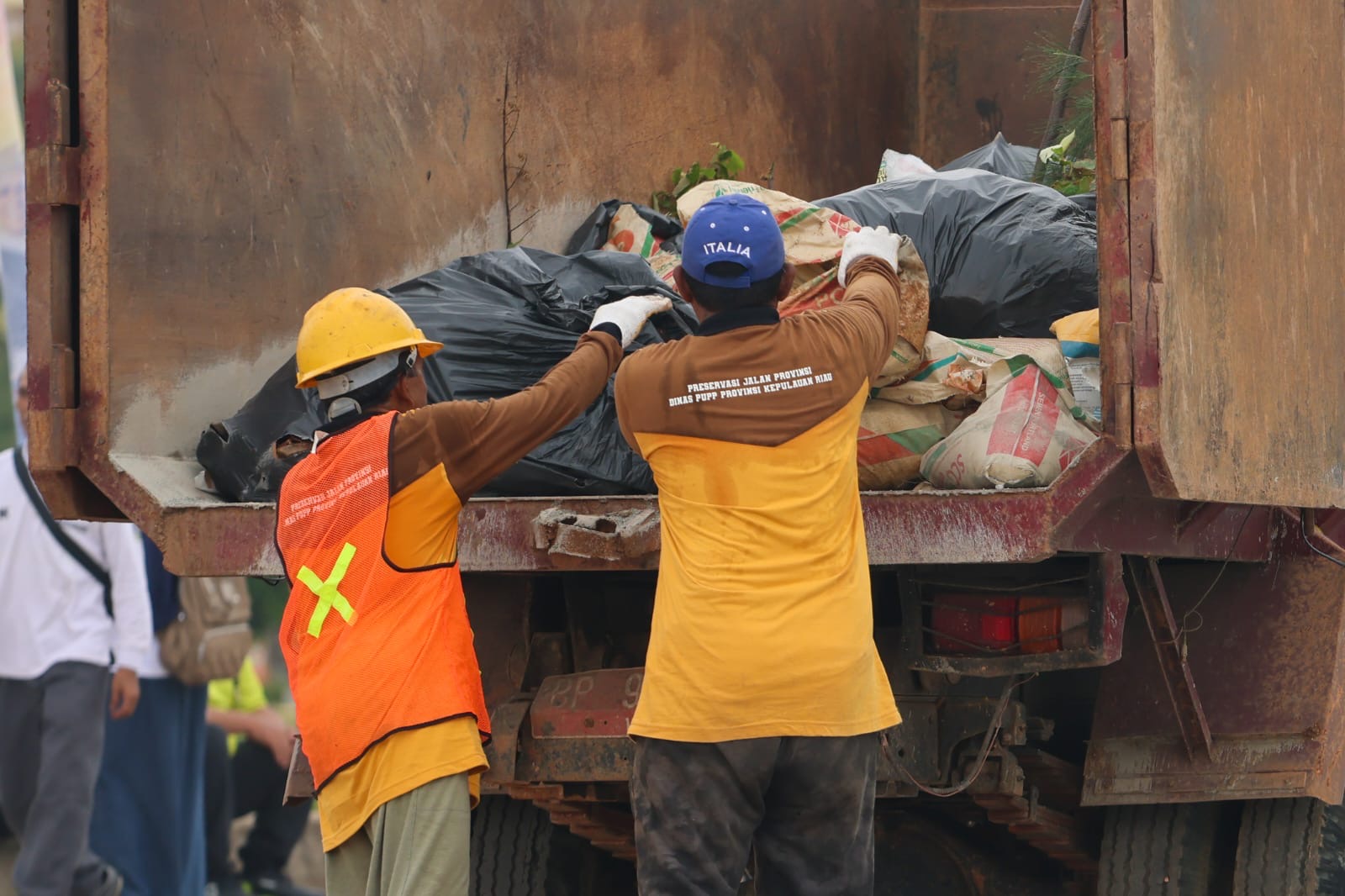 Gubernur Ansar Pimpin Goro di Kawasan Gurindam XII, Ajak Jaga Kebersihan Tepi Laut Tanjungpinang