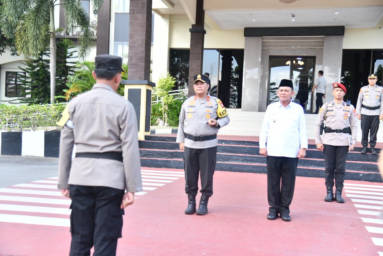 Gubernur Ansar dan Wagub Nyanyang Hadiri Apel Gelar Pasukan Operasi Ketupat Seligi 2026 di Polda Kepri