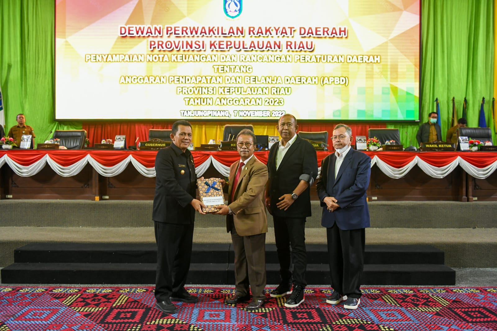 Gubernur Ansar Sampaikan Nota Keuangan dan Ranperda APBD Provinsi Kepulauan Riau Tahun Anggaran 2023
