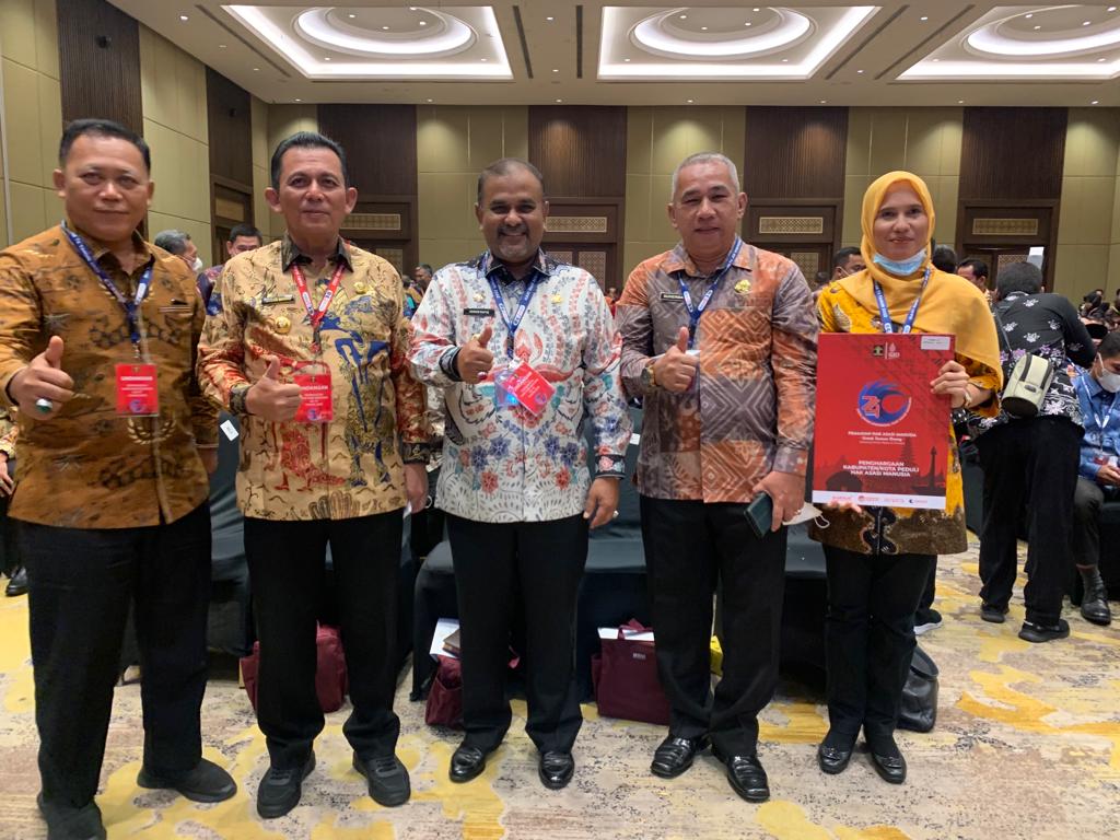 Gubernur Kepri H. Ansar Ahmad Terima Penghargaan Sebagai Pembina Kabupaten/Kota Peduli HAM 2022