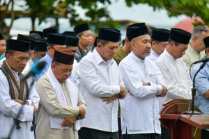 Pemprov Kepri Gelar Shalat Istisqa di Halaman Balai Adat Pulau Penyengat