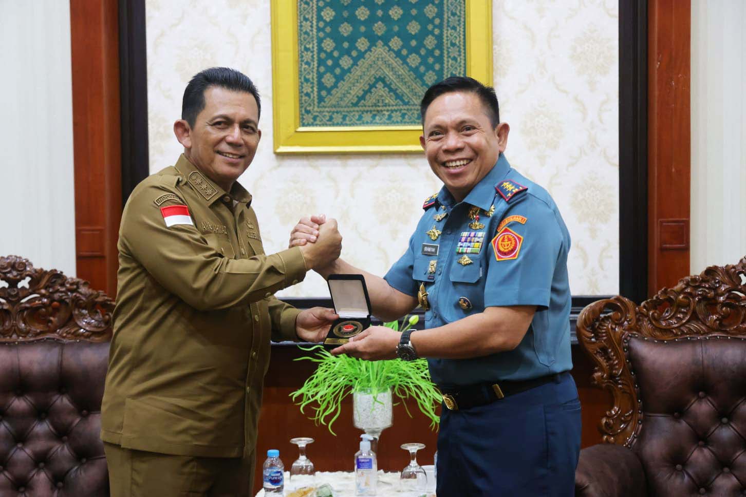Dimutasi Jadi Kepala Bakamla, Laksdya TNI Irvansyah Berpamitan Dengan Gubernur Ansar