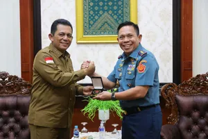 Dimutasi Jadi Kepala Bakamla, Laksdya TNI Irvansyah Berpamitan Dengan Gubernur Ansar