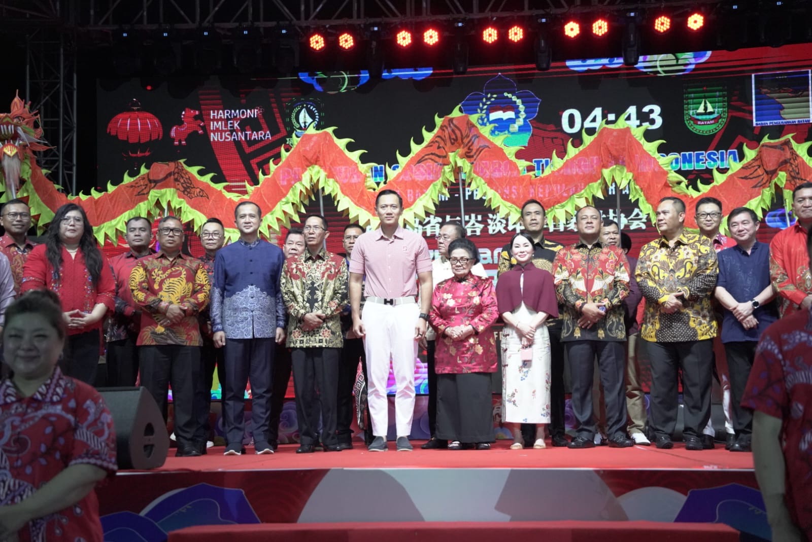 Menko AHY dan Wagub Nyanyang Hadiri Perayaan Imlek 2577 di Nagoya Batam