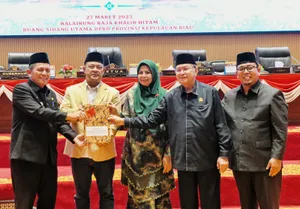 Gubernur Ansar Ahmad Sampaikan LKPJ 2024 dalam Rapat Paripurna DPRD Kepri