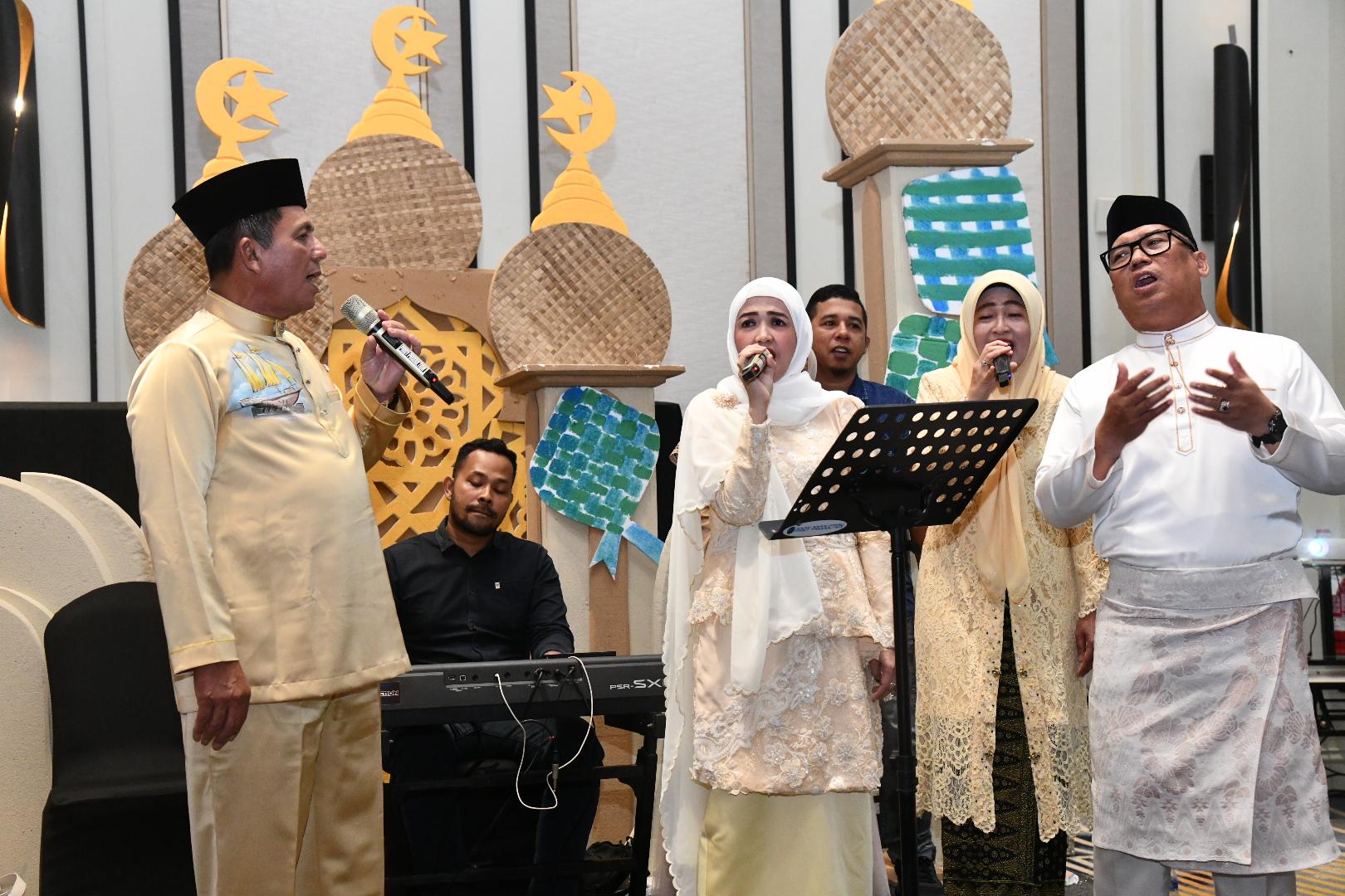 Gubernur Ansar dan Wagub Nyanyang Pererat Silaturahmi Warga Perantauan Melalui Halal Bihalal di Pekanbaru