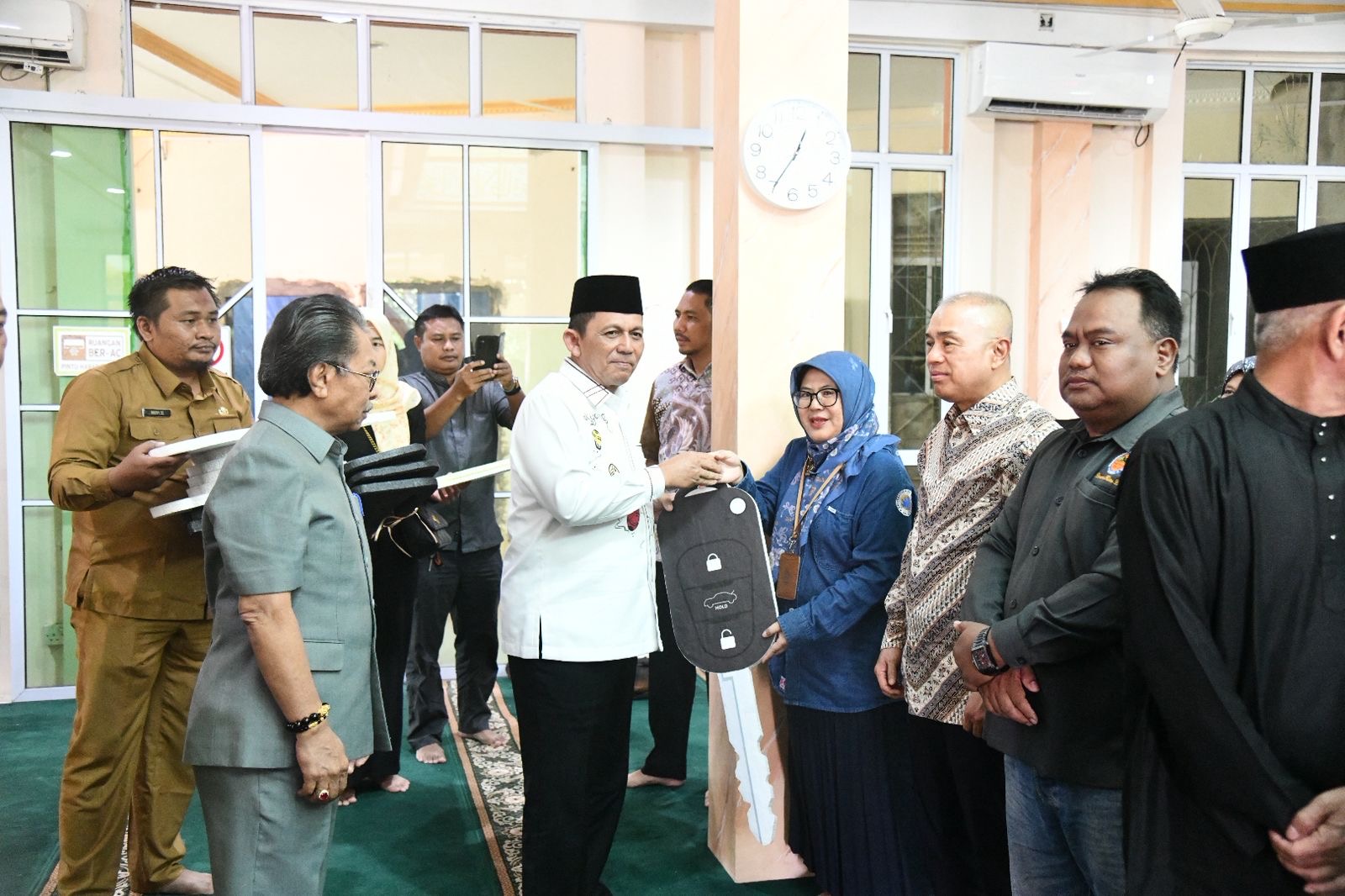 Gubernur Ansar: Pemerintah Bayarkan BPJS Ketenagakerjaan untuk 42 Ribu Nelayan dan Petani