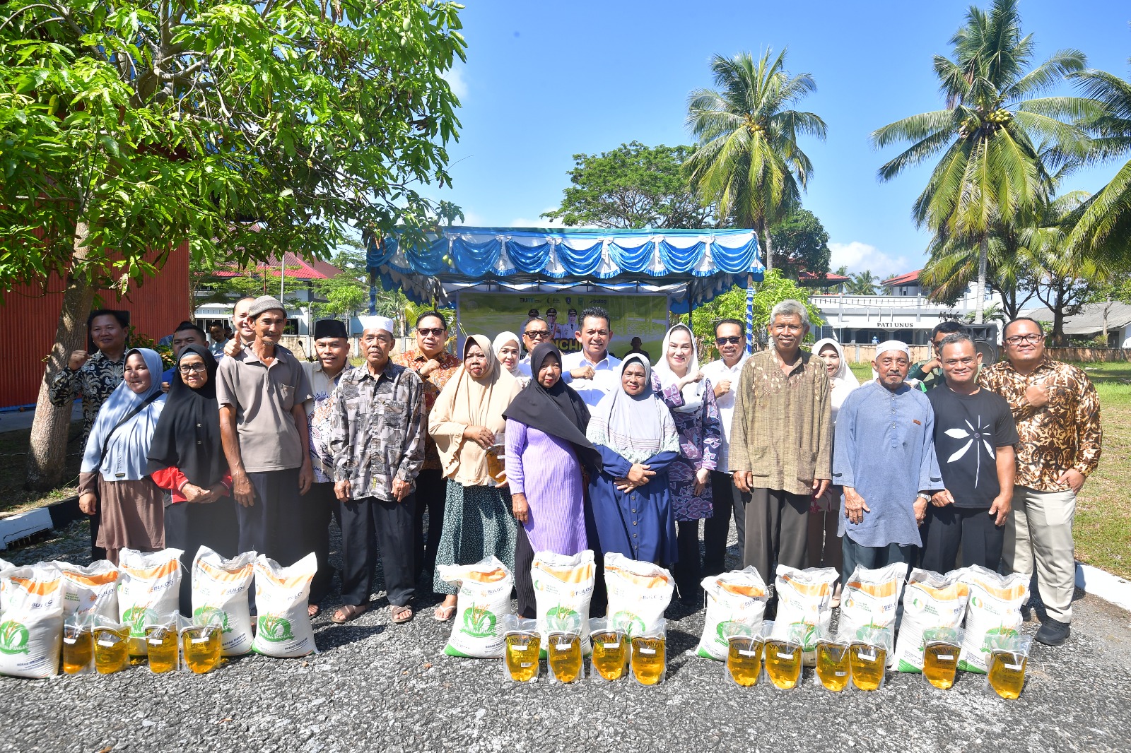 Pemprov Kepri Salurkan Bantuan Pangan untuk 7.321 Warga Natuna, Ansar Tekankan Stop Boros Pangan