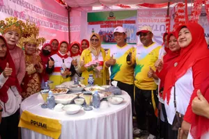 Dewi Ansar Buka Festival Jajanan Nusantara Karimun 2022