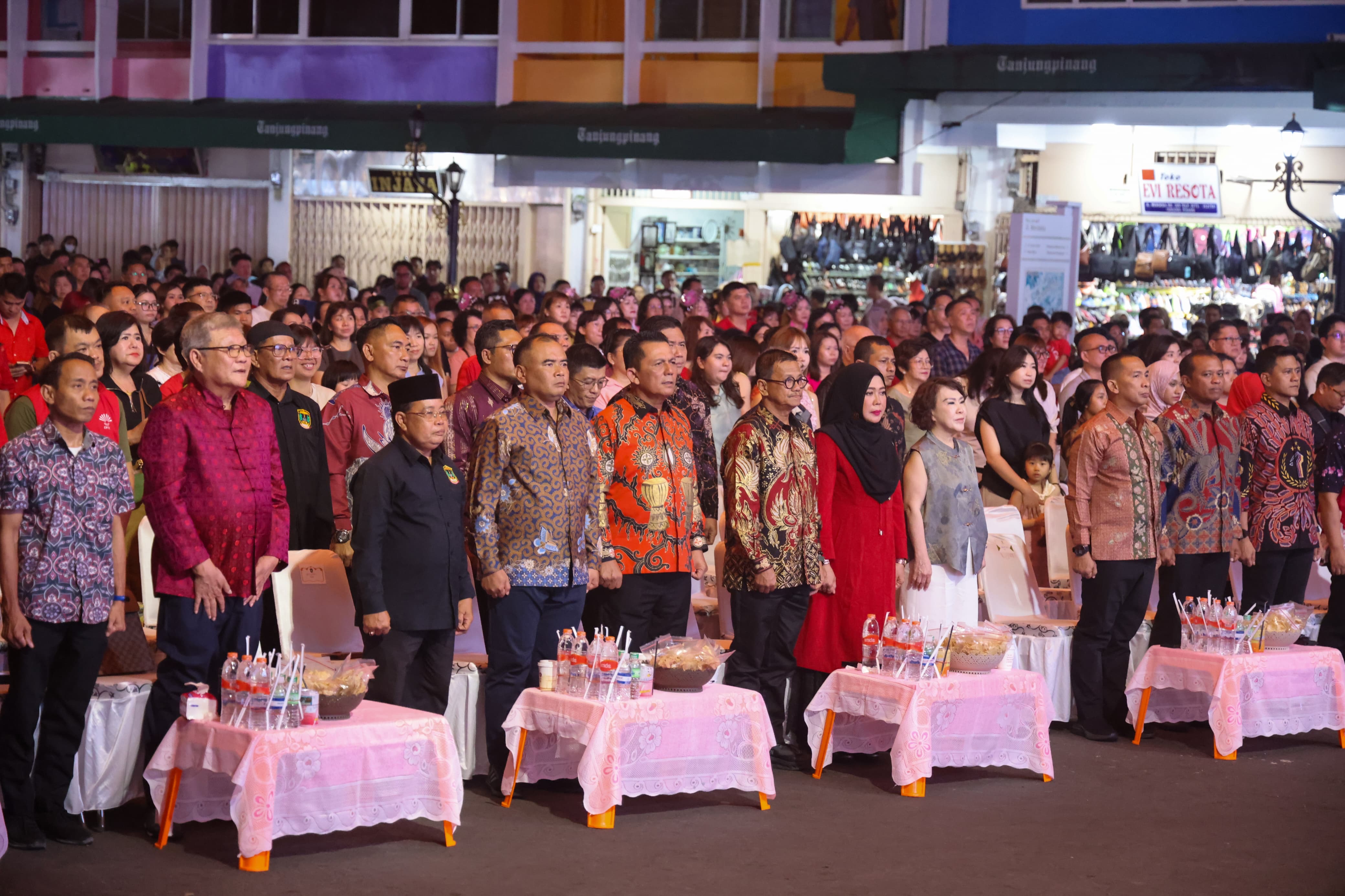 Gubernur Ansar Hadiri Malam Penyambutan Imlek Kuda Api 2577/2026 Bersama Ribuan Warga di Kota Tua Tanjungpinang