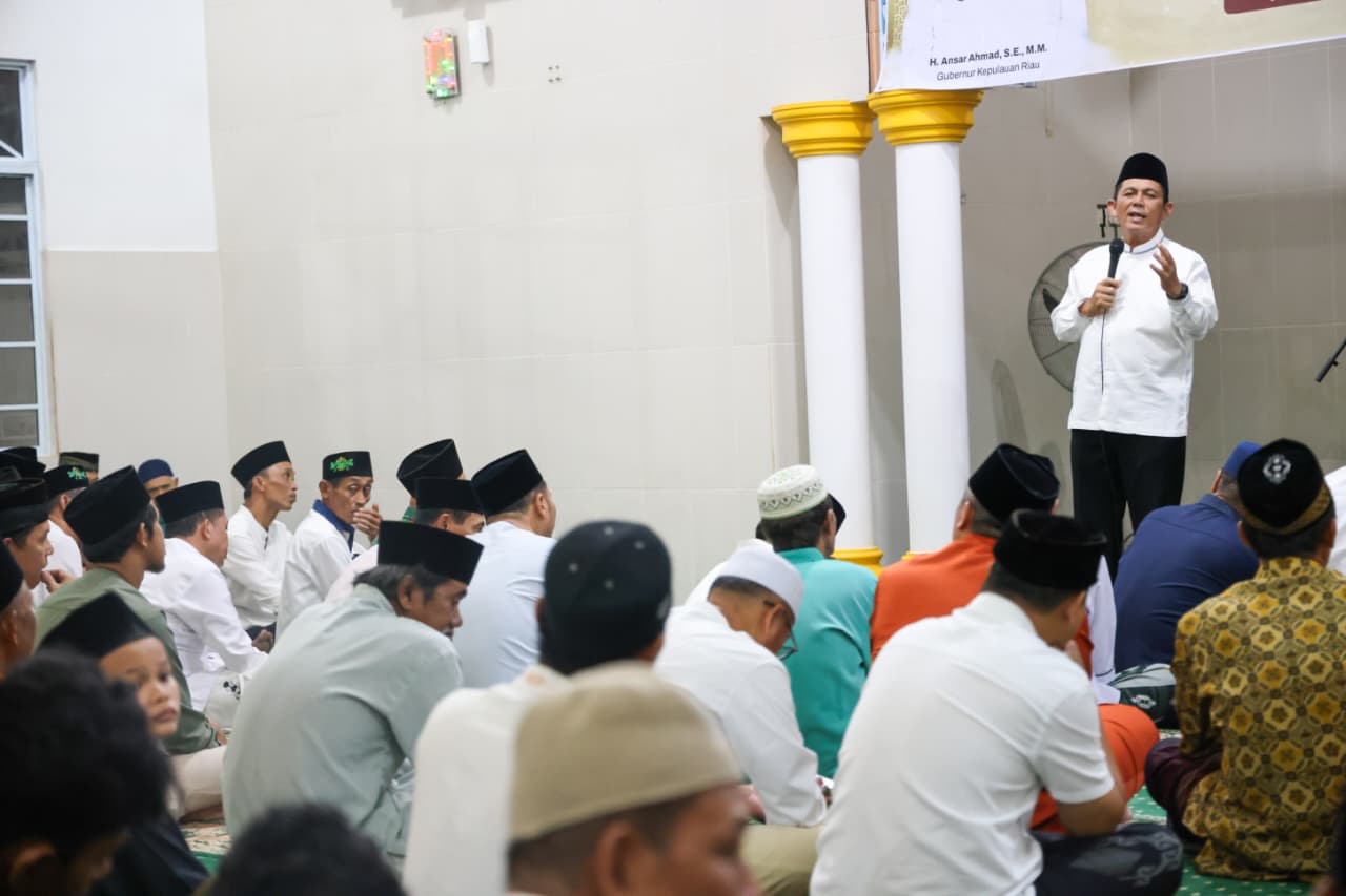 Safari Ramadan Malam ke-17, Gubernur Ansar Kunjungi Masjid Al-Maghfiroh Tanjungpinang
