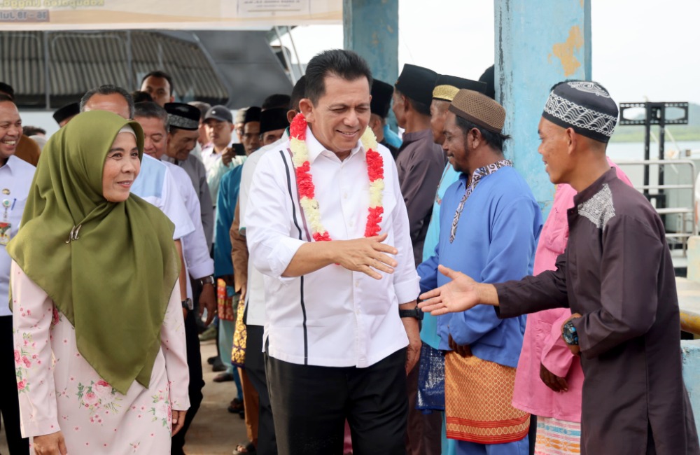 Kunker Hari Kedua Ansar ke Lingga Diakhiri di Penaah, Serahkan Bantuan Rp1,12 Miliar