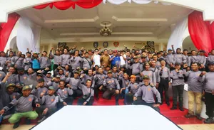 Gubernur Ansar Ahmad Hadir Apel Siaga Satlinmas : Menyongsong Pemilu 2024 dengan Semangat Gotong Royong dan Solidaritas