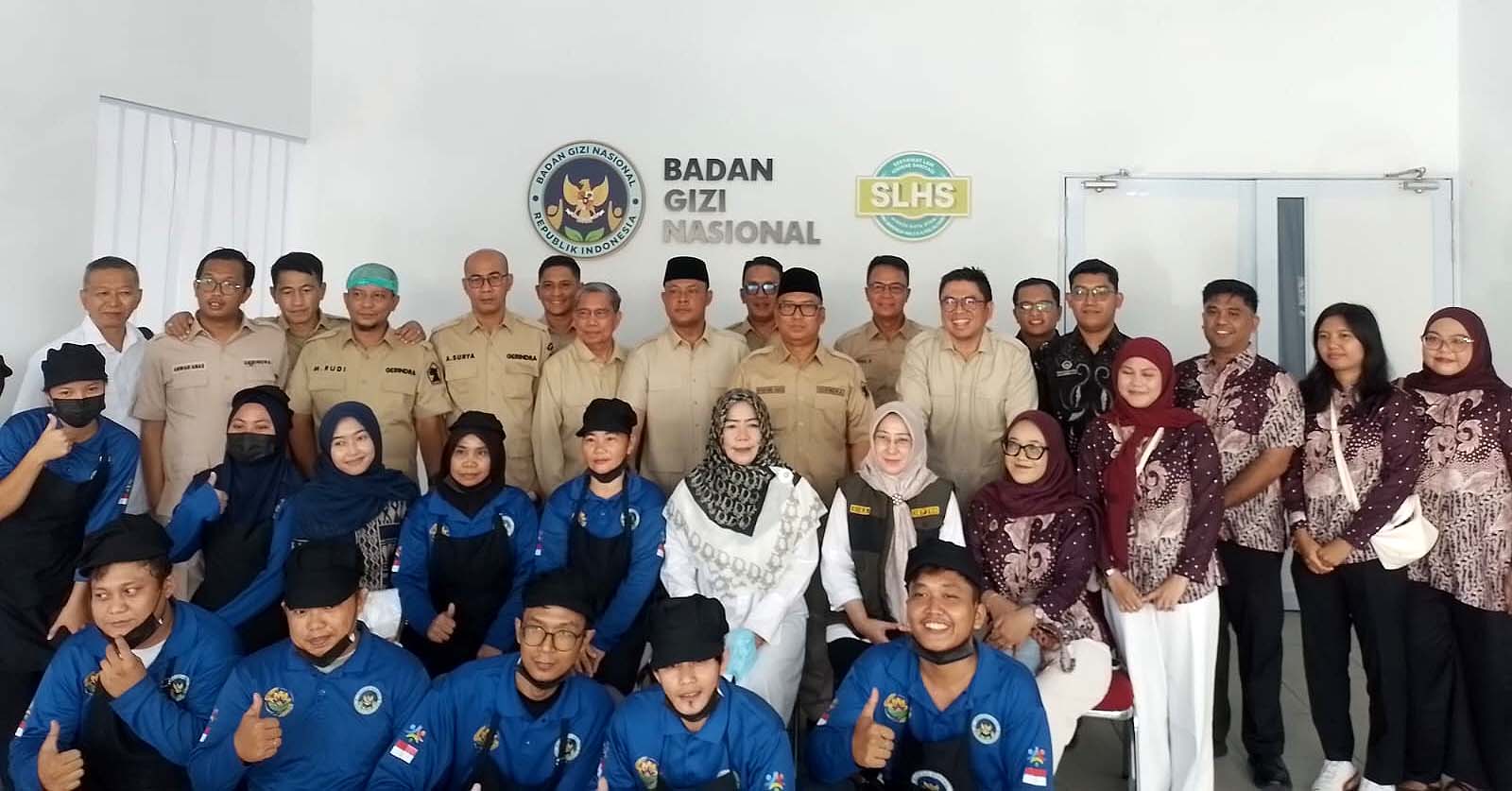 KEPALA DKP2KH DAMPINGI WAGUB KEPRI SAAT KUNGKER KOMISI I DPR RI DI BGN DAN BULOG KOTA BATAM