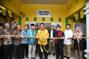 Kunker ke Letung, Ansar Resmikan Pemanfaatan Jalan, Gedung Pertemuan dan Serahkan Bantuan Untuk Nelayan