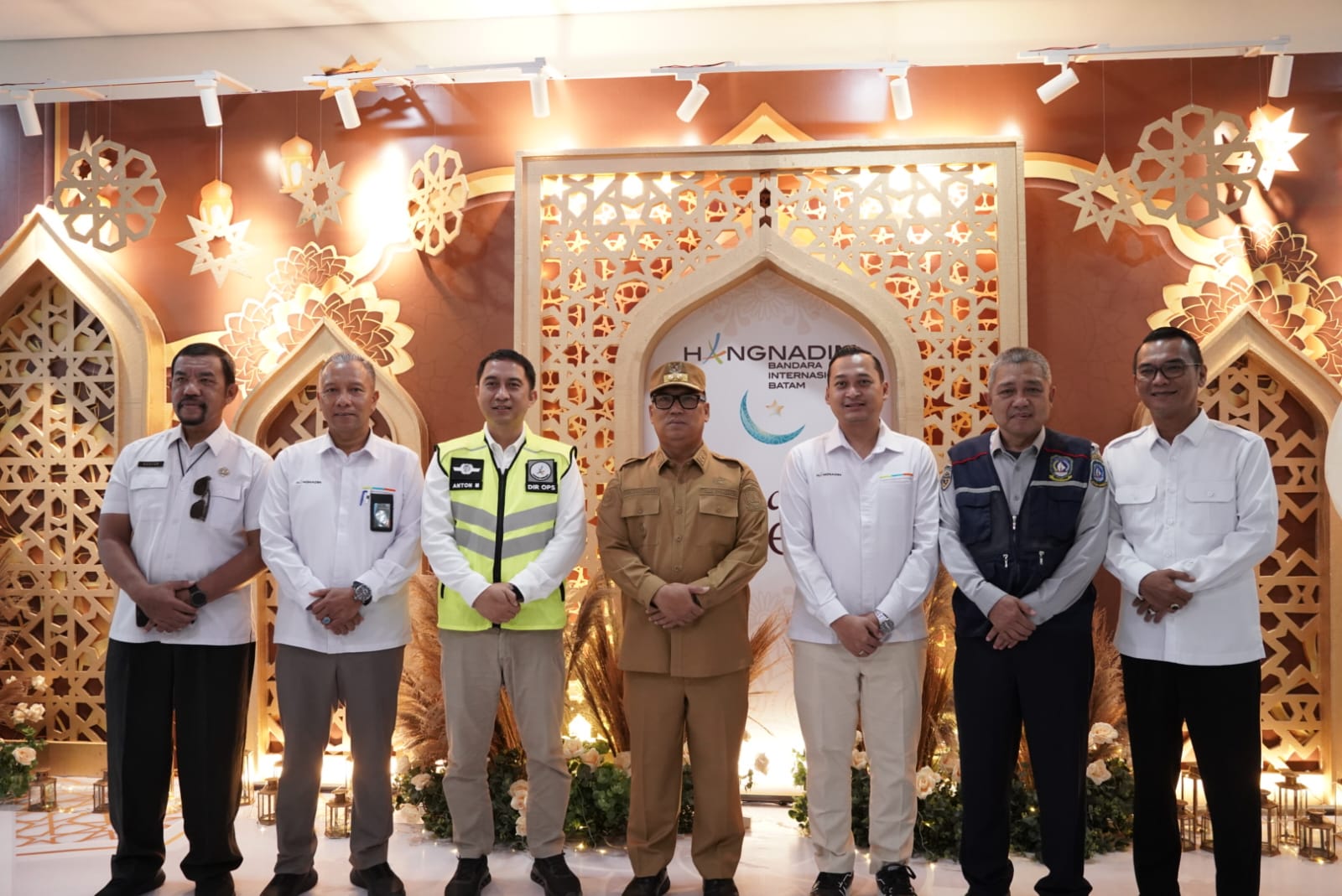 Pastikan Pelayanan Transportasi Optimal, Wagub Nyanyang Sidak Pelabuhan dan Bandara di Batam