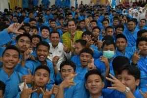 Kunjungi SMK Ibnu Sina Batam, Ini Pesan Gubernur Ansar untuk Para Siswa