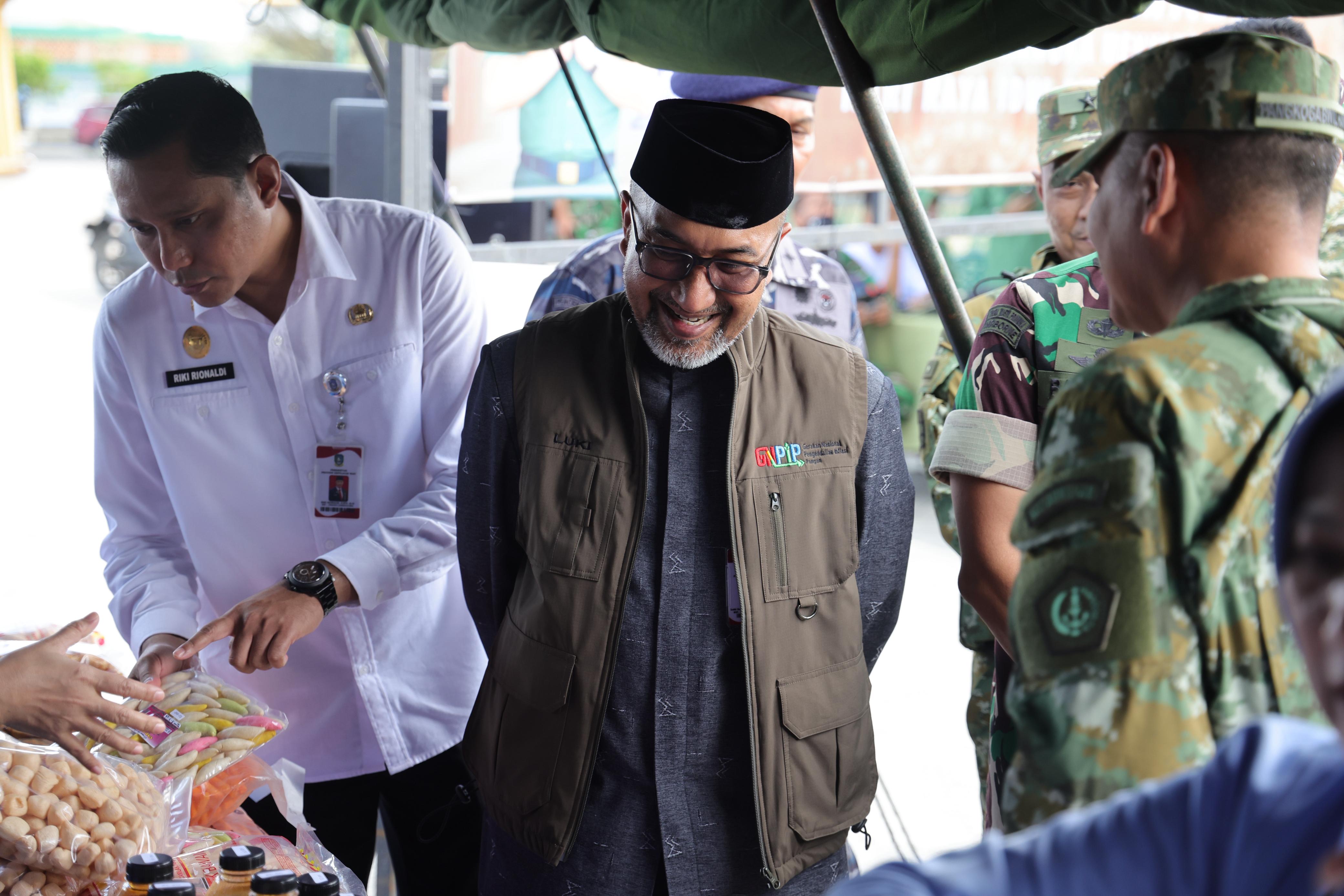 Pj. Sekda Kepri Luki Zaiman Hadiri Bazar Ramadan Kogabwilhan I di Tugu Sirih