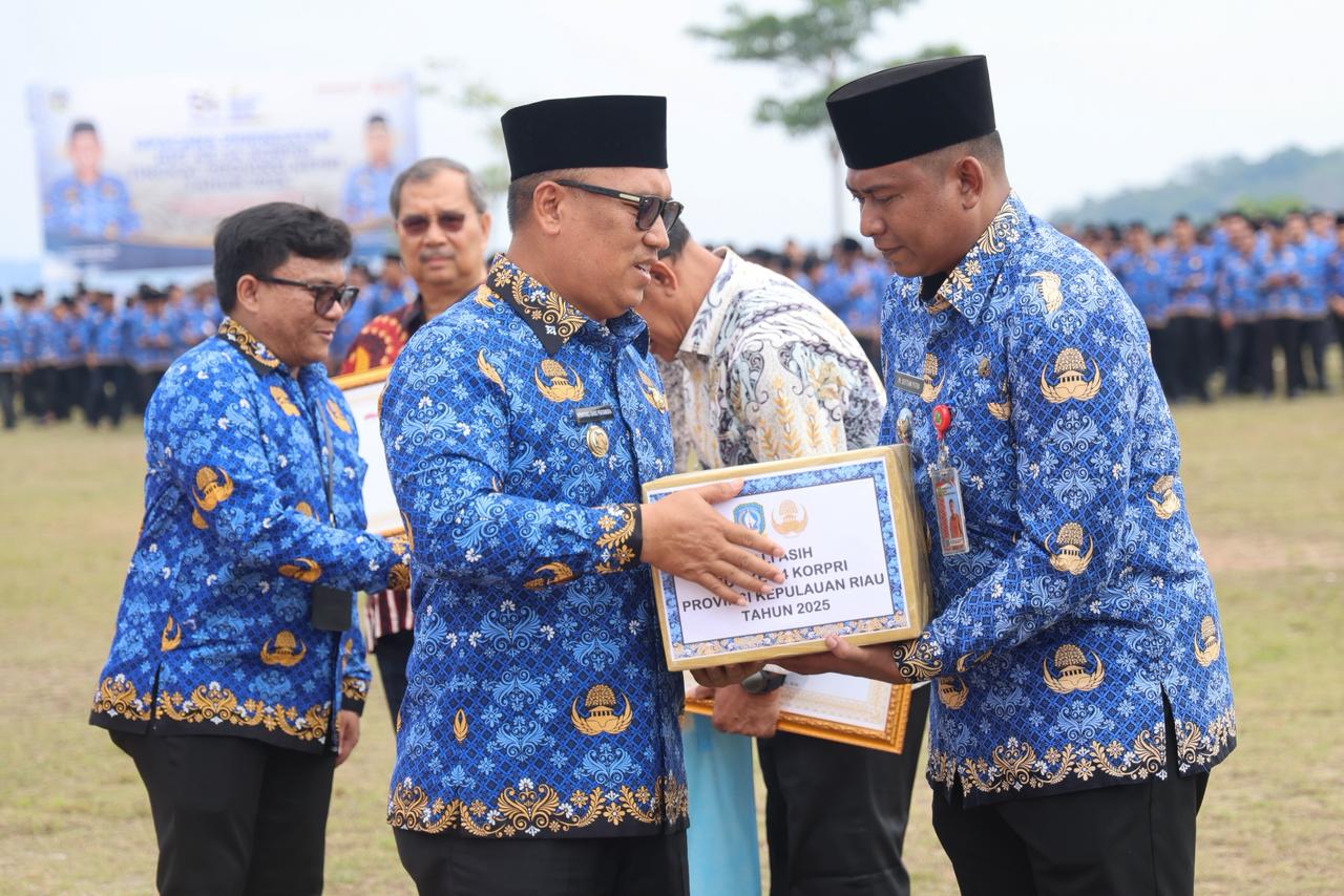 Wagub Nyanyang Pimpin Upacara HUT ke-54 KORPRI: Tegaskan Profesionalisme ASN di Era Transformasi Digital