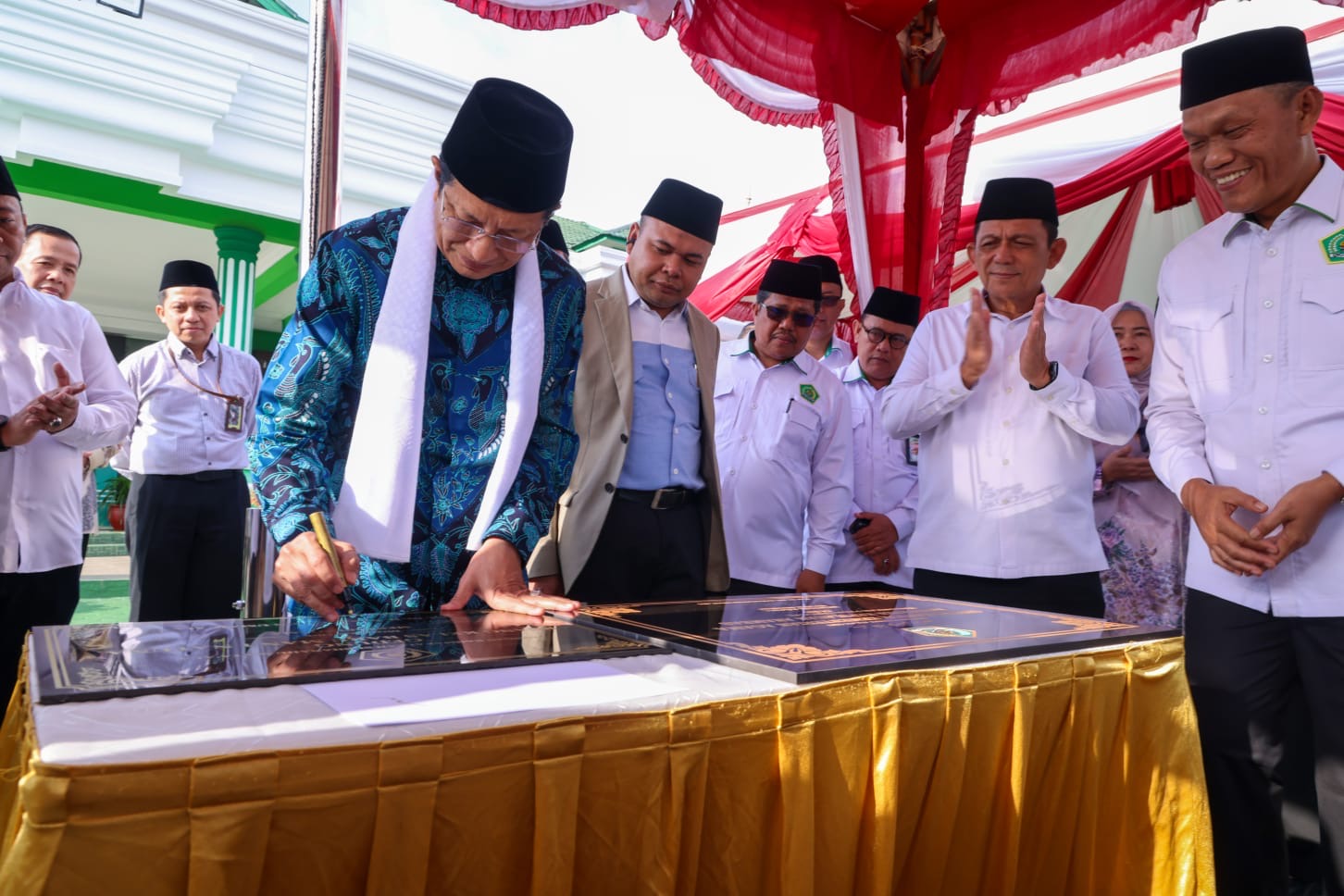 Didampingi Gubernur Kepri, Menag RI Safari Subuh di Masjid Penyengat dan Silaturahmi dengan Pegawai Kemenag Kepri