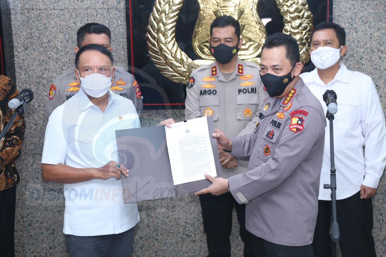 Kompetisi Sepak Bola Diizinkan, Kapolri Ingatkan Komitmen Penegakan Prokes