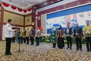Gubernur Ansar Kukuhkan Pengurus FKIJK Kepri dan TPAKD Tiga Wilayah
