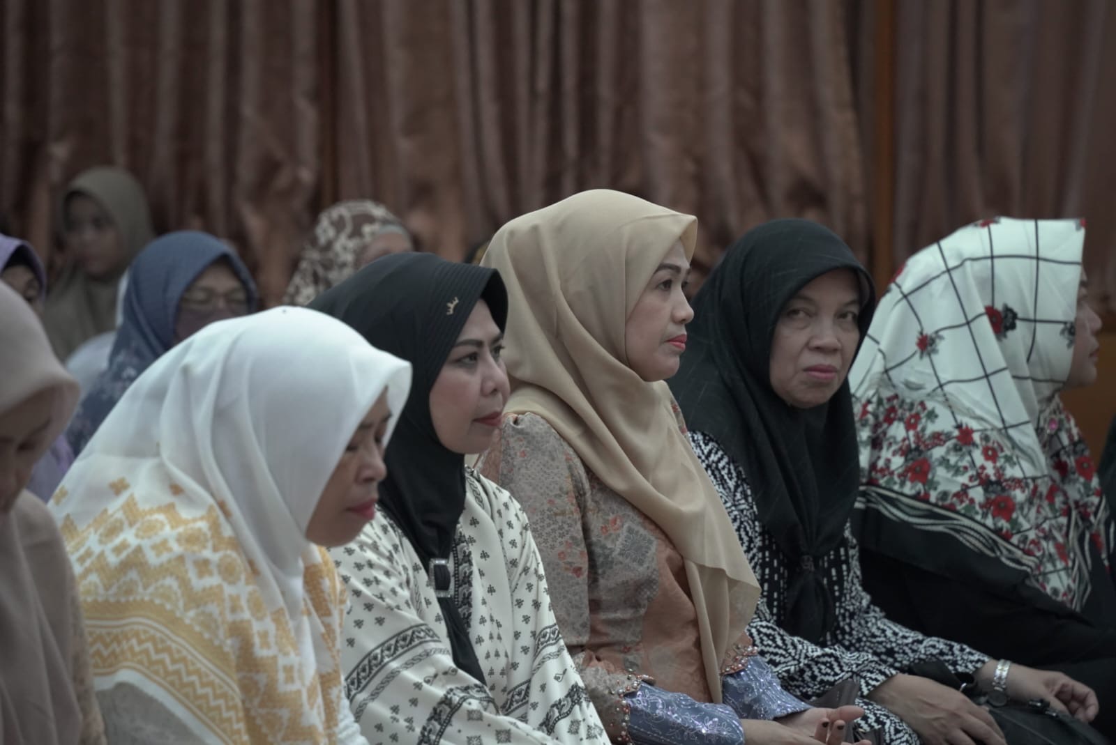 Gubernur Ansar dan Wagub Nyanyang Safari Ramadan di Lingga, Serahkan Bantuan CSR Rp15 Juta untuk Dua Masjid