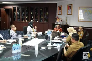 Pemprov Akan Siapkan Hibah Rp3,5 Miliar Untuk Rehab Gedung Guru di Senggarang