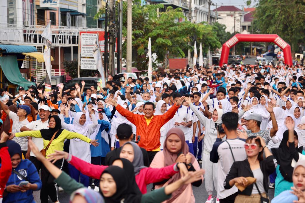 Gubernur Ansar Ikut Senam Sehat Sempena Flyover Celebration