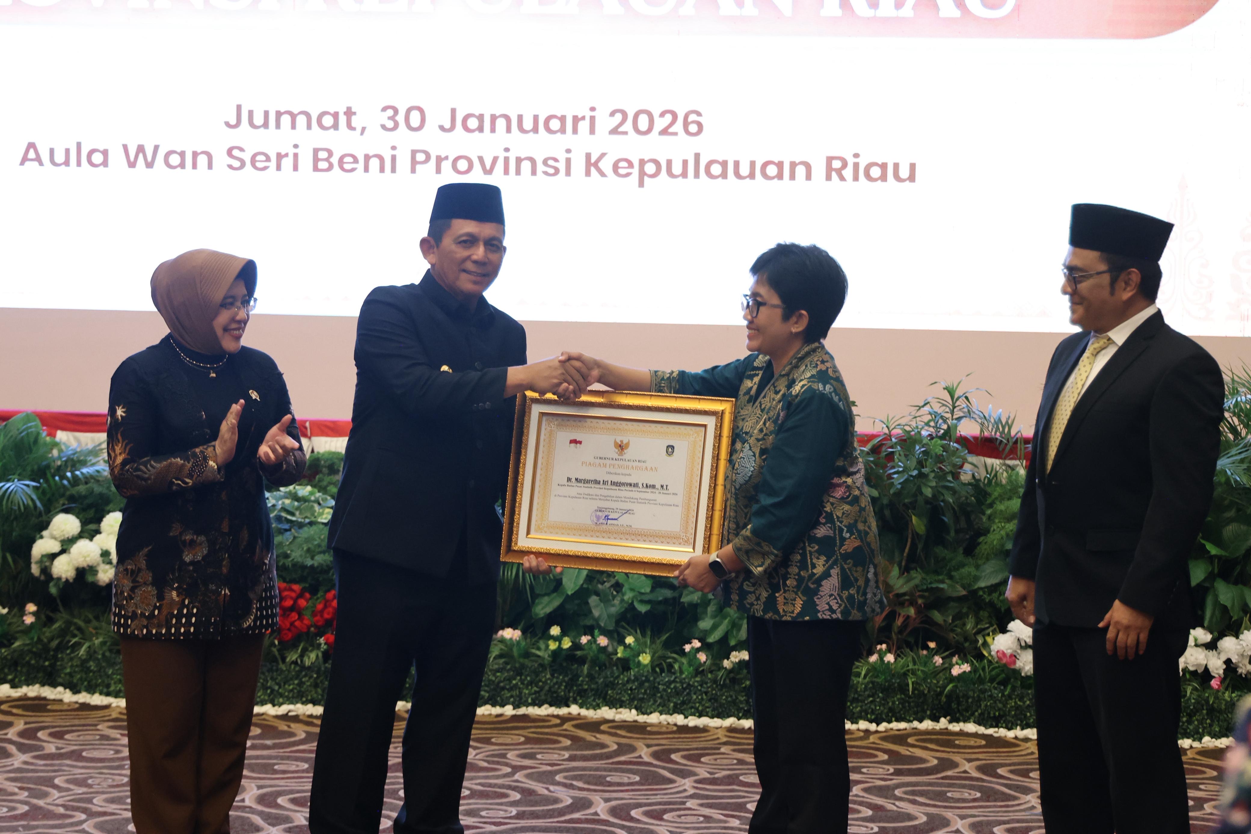 Kukuhkan Kepala BPS Kepri, Gubernur Ansar Tekankan Data  Berkualitas untuk Kebijakan Tepat