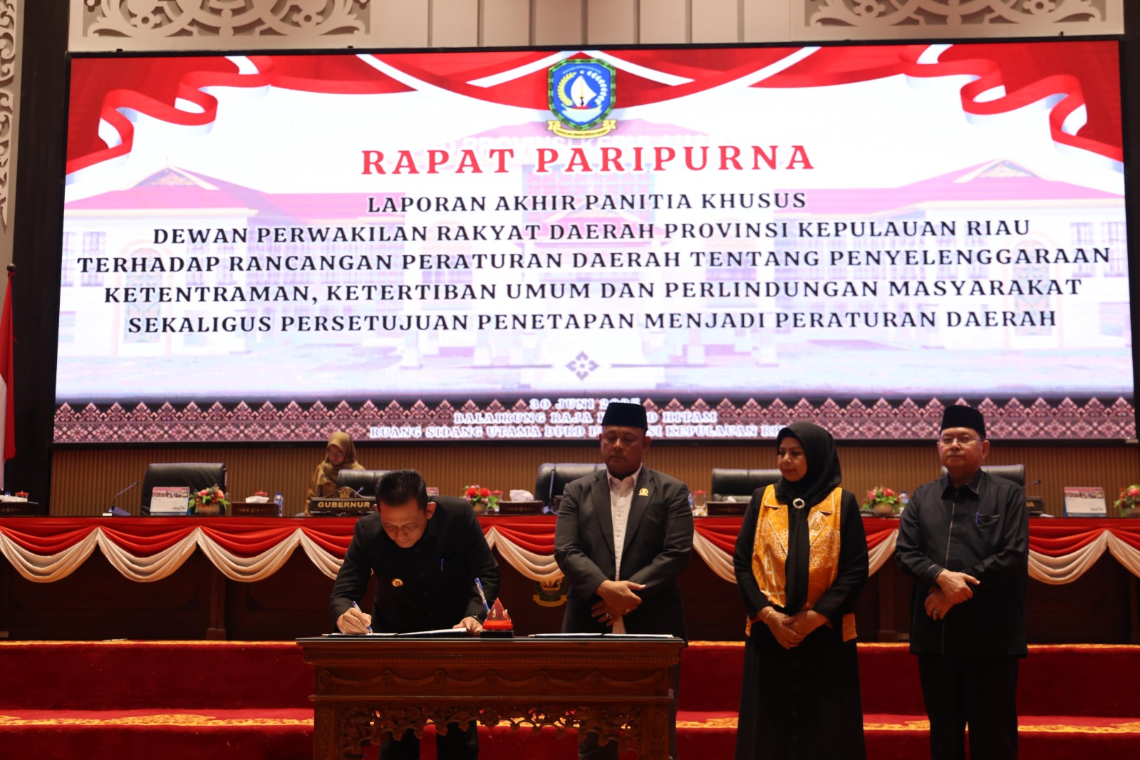 DPRD dan Pemprov Kepri Tetapkan Perda Trantibumlinmas, Komitmen Wujudkan Masyarakat Tertib dan Berkeadaban