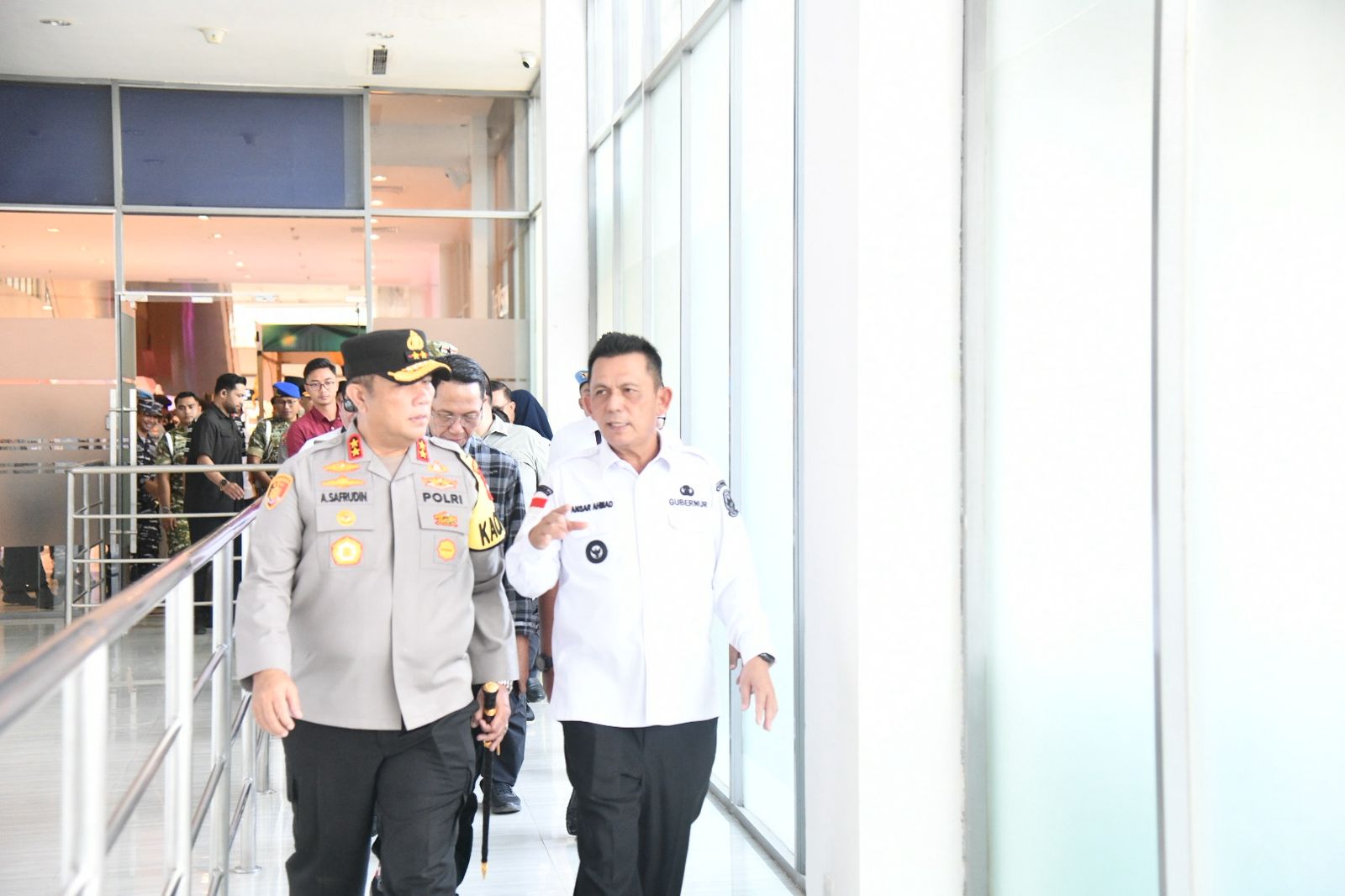 Gubernur Ansar Tinjau Pemudik di Pelabuhan Bintang  99 dan Harbour Bay Batu Ampar Batam