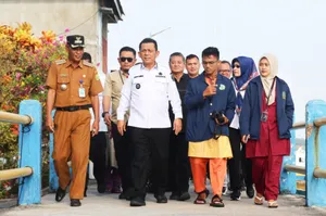 Desa Benan Menjadi Lokasi Pertama yang Disinggahi Gubernur Ansar dalam Kunkernya ke Lingga, Terima Bantuan Senilai Rp1,12 miliar