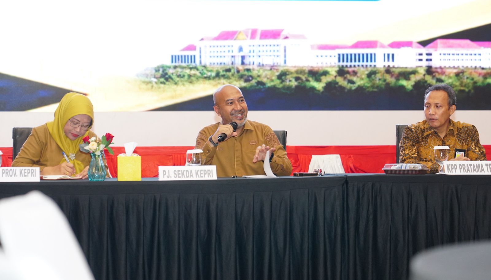 Pj Sekda Luki Buka Rapat Asistensi Pemahaman Perhitungan PPh 21