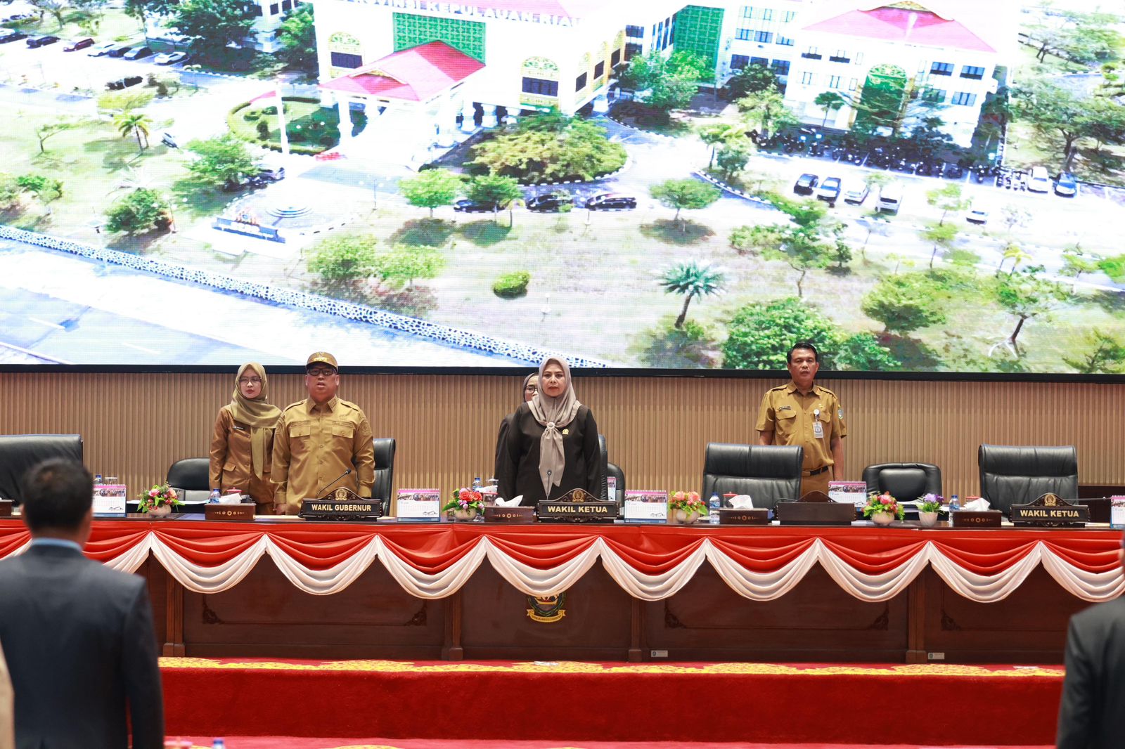 Wagub Nyanyang Hadiri Paripurna Panhir Ranperda LPj APBD 2024