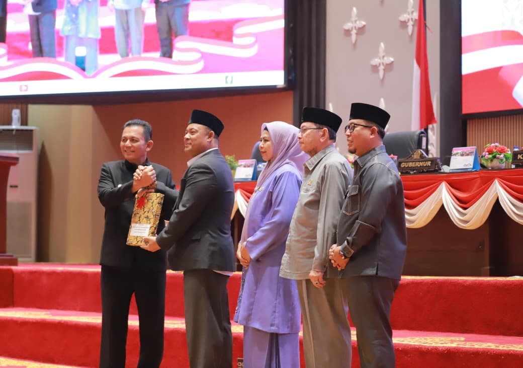 Gubernur Kepri Sampaikan Rancangan Perubahan KUA dan PPAS 2025 dalam Rapat Paripurna DPRD