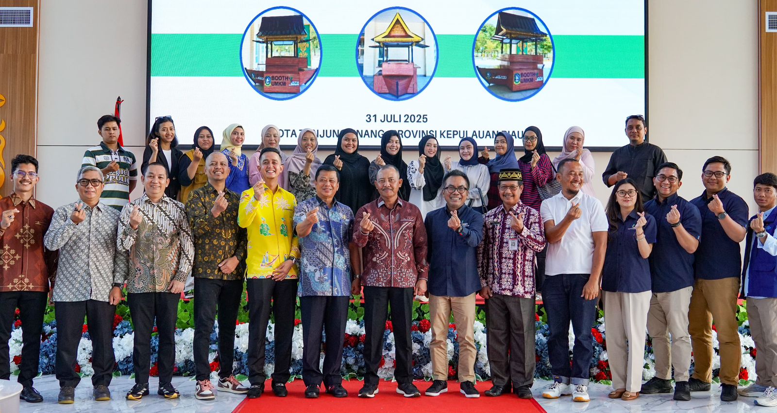 Bentuk Tanggung Jawab Sosial, PT SMI Serahkan 17 Gerobak UMKM ke Pemprov Kepri