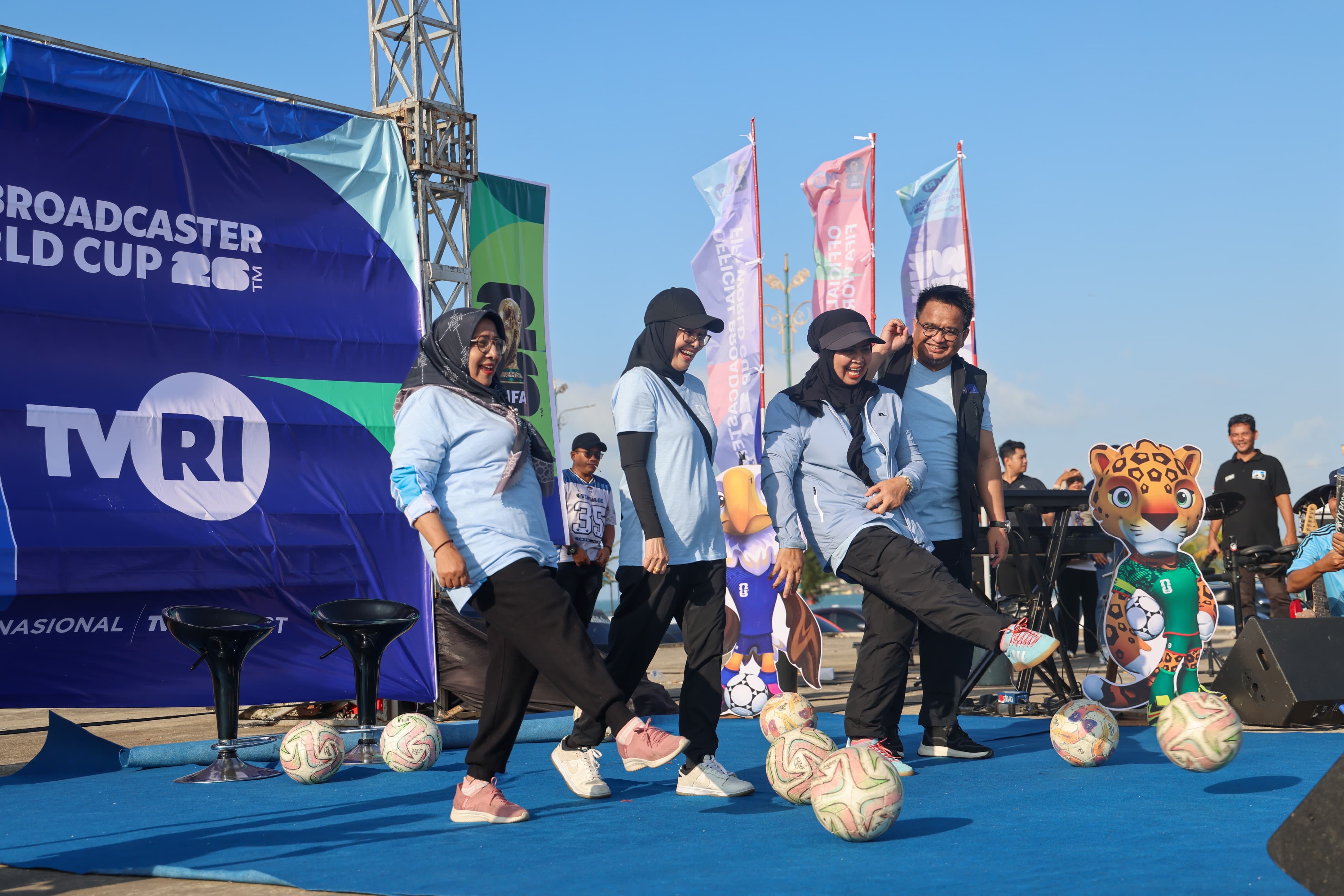 Gubernur Ansar Pimpin Langsung Penyambutan Kick Off Piala Dunia FIFA 2026 bersama TVRI Kepri di Halaman Tugu Sirih Tanjungpinang