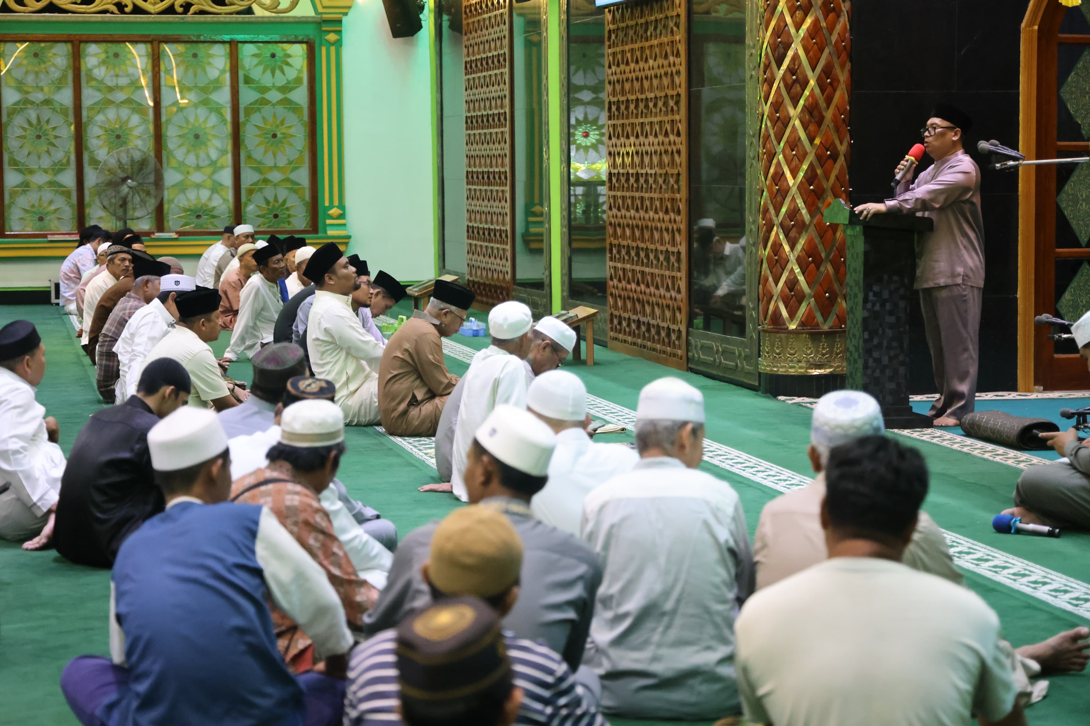 Safari Ramadan di Bintan, Wagub Nyanyang Salurkan Zakat dan Bantuan Rumah Ibadah Sebesar Rp200 Juta