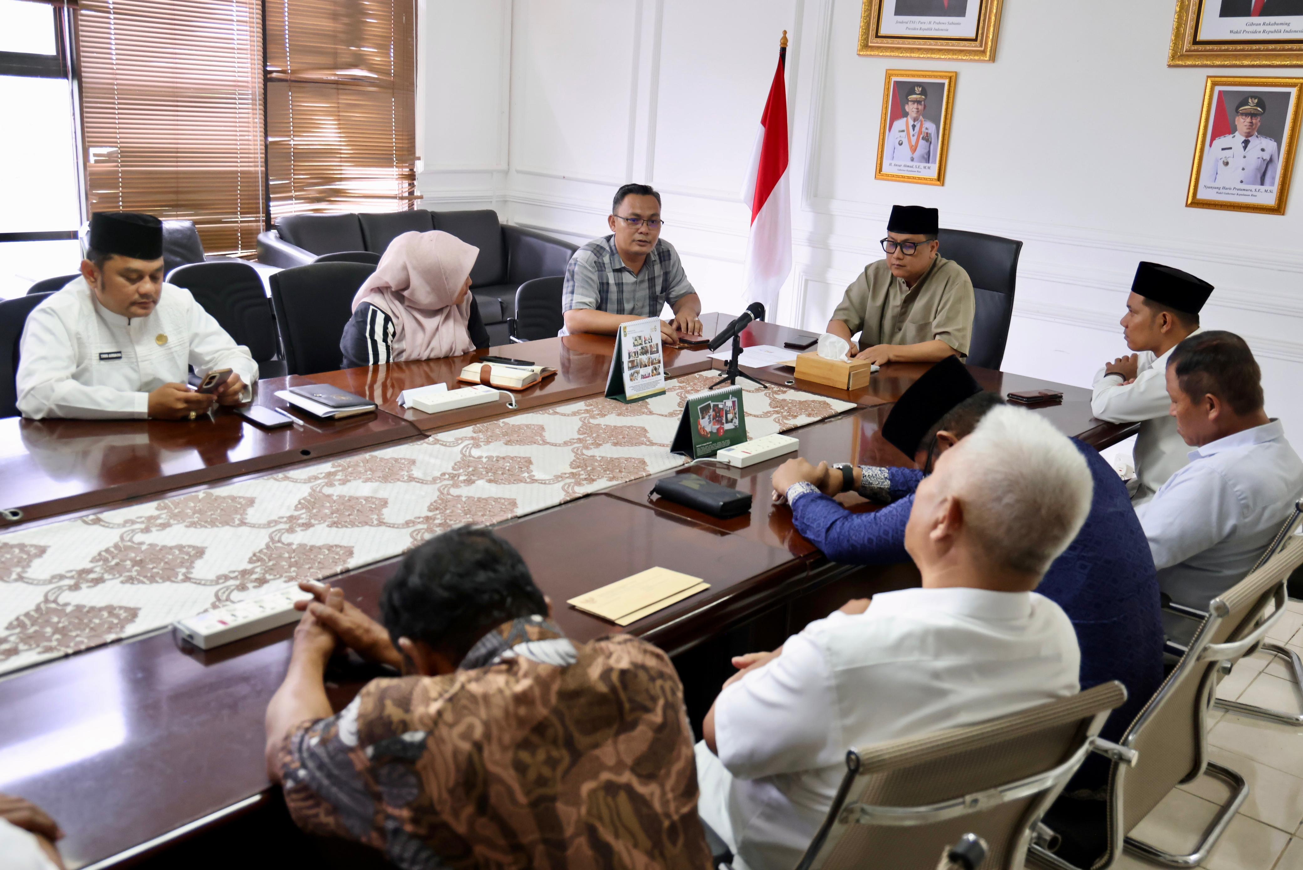 Terpilih Menjadi Anggota KPU Tanjungpinang, Ketua KPID Kepri Serahkan Surat Pengunduran Diri