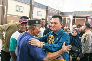 Peduli Korban Bencana di Karimun, Gubernur Ansar Serahkan Bantuan Rp1,5 Miliar