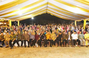 Berbaur Dengan Masyarakat Mentigi, Gubernur Ansar Komitmen Percepat Pembangunan