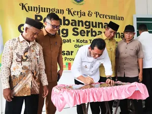 Ratusan Warga Tanjung Unggat Sambut Antusias Peresmian Gedung Serbaguna oleh Gubernur Ansar