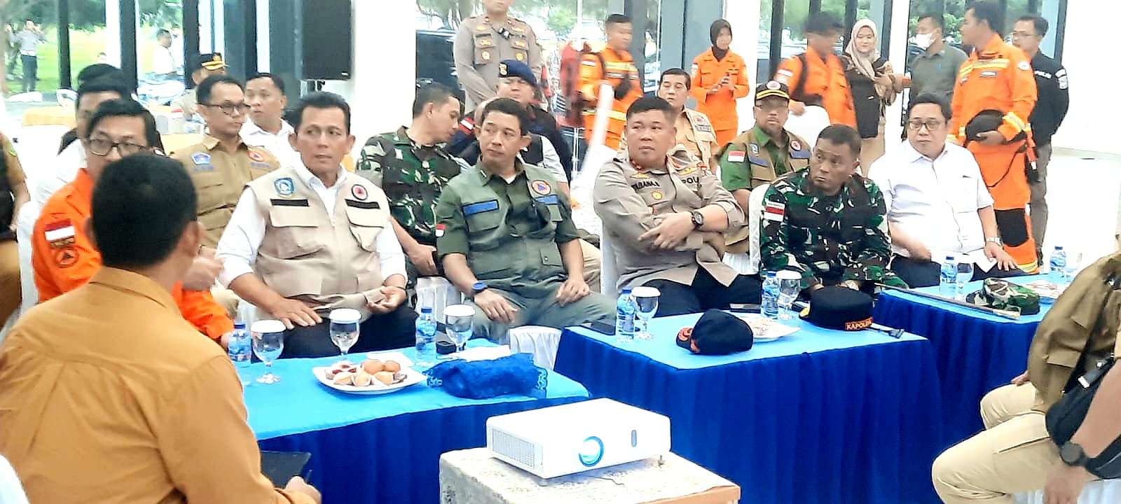 Gubernur Kepri Ansar Ahmad Bersama Kepala BNPB RI Sampai di Ranai, Natuna