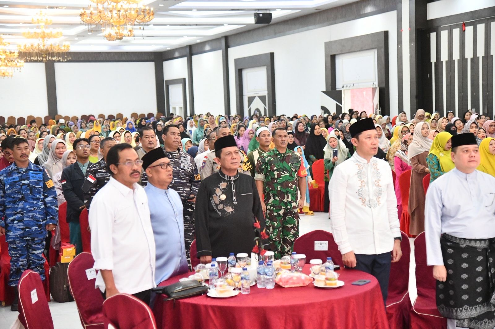 Dari UMKM hingga Beasiswa, Bantuan Pemprov Kepri Diserahkan Gubernur Ansar untuk Warga Batam