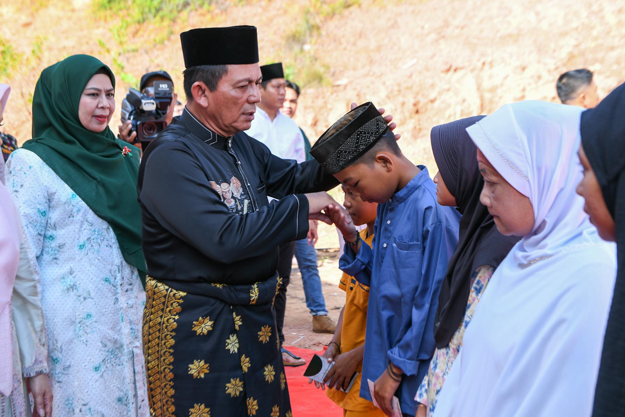 Penuh Khidmat, Gubernur Ansar dan Jamaah Hadiri Tabligh Akbar Masjid Al-Iltizam